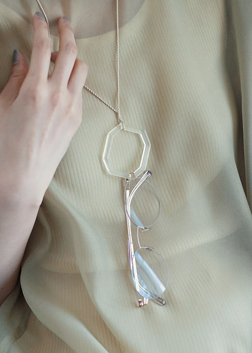 メガネがかけられるネックレス トップ部分 眼鏡 サングラス PC作業 掛け外し ブルーライト