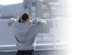 心まで包み込む理想の綿100%ジップアップパーカー