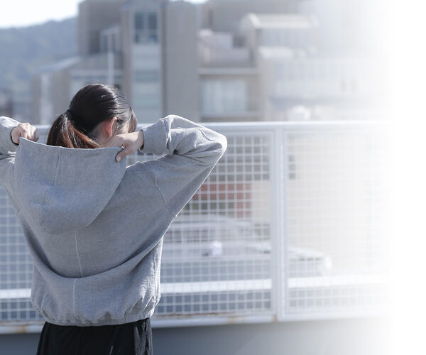 心まで包み込む理想の綿100%ジップアップパーカー